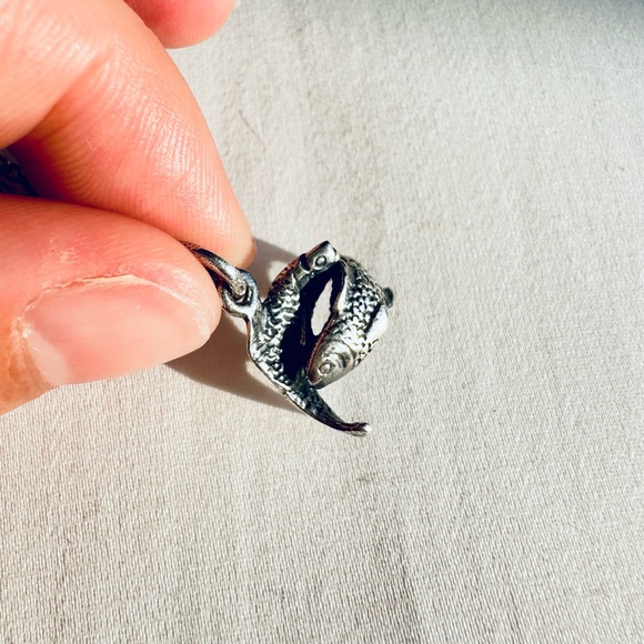 [SOLD] PAUL SMITH Intertwining Fish Necklace, EUC, very unique design - Picture 6 of 7